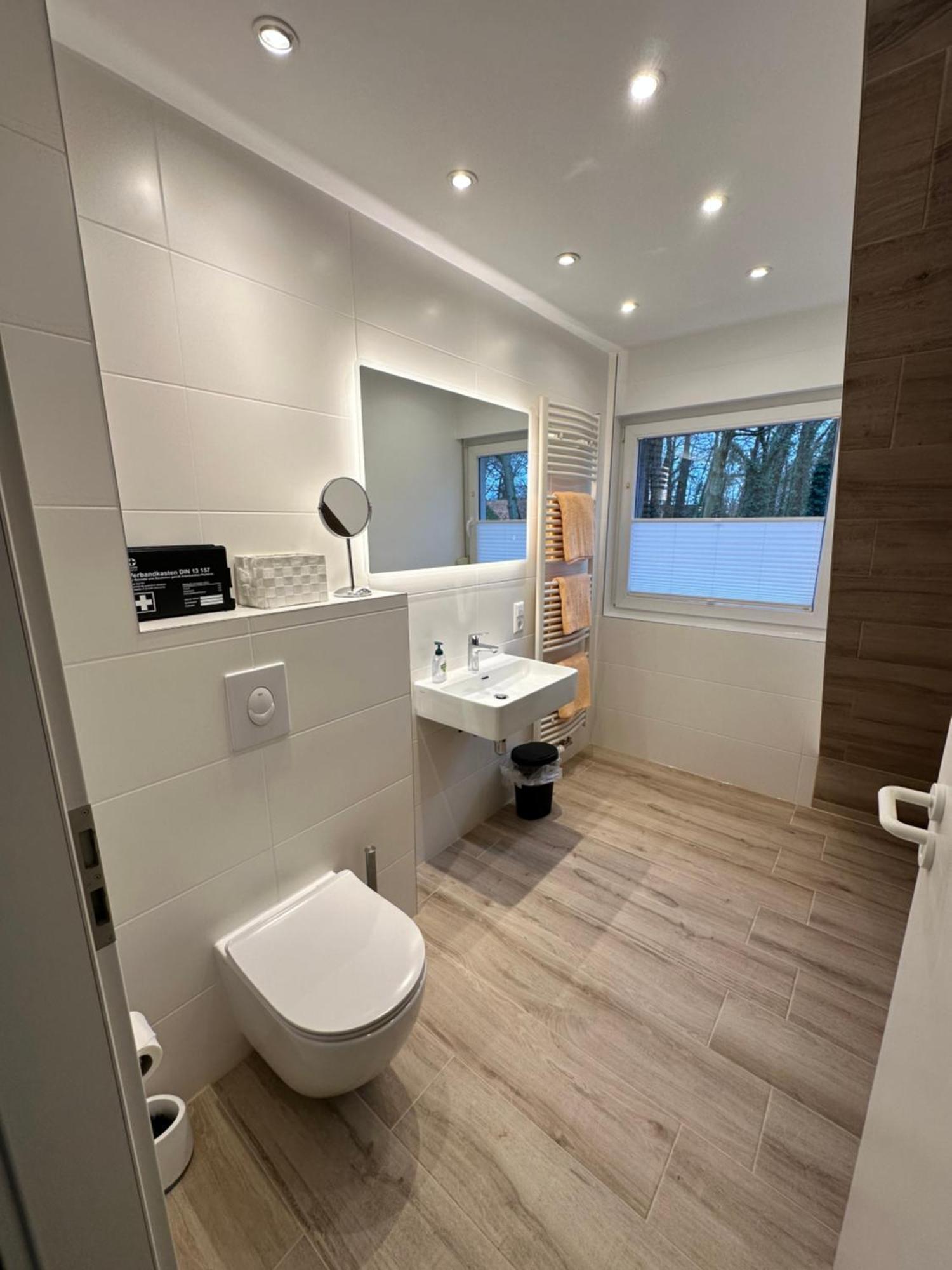 Zwei Ferienwohnungen Anker Max 5 Personen & Leuchtturm Max 4 Personen, Direkt In Steinhude Scheunenviertel, Balkon, Wlan , Privater Parkplatz, Wallbox Екстер'єр фото